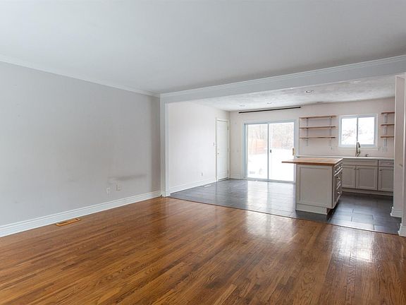4th image of 2822 Yost Blvd