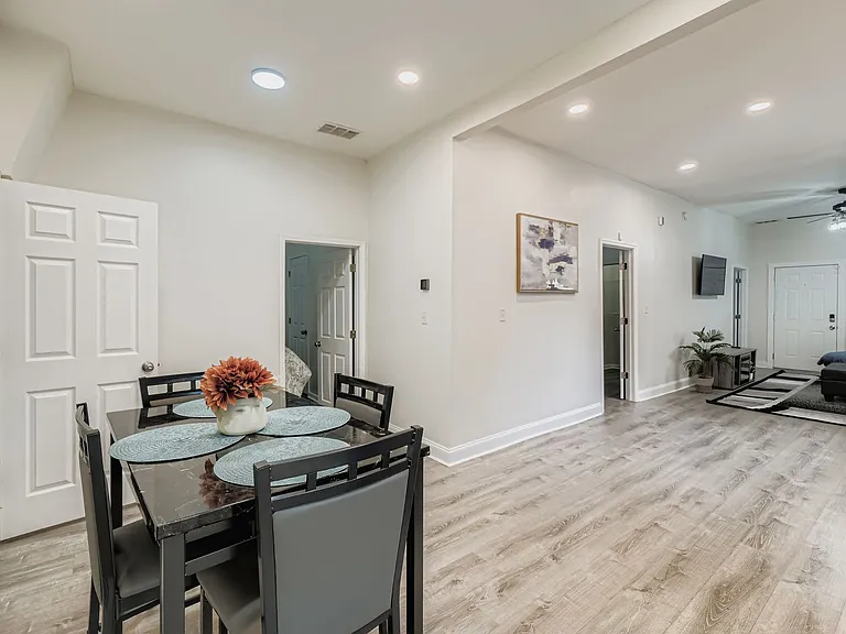 62 Weyman Ave SW — Photo 20