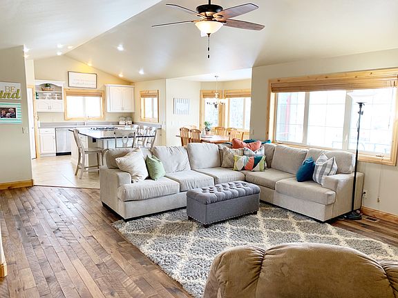 3rd image of 4067 Woodcreek Dr