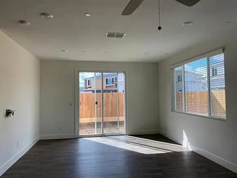 2434 Urdaneta Way — Photo 7