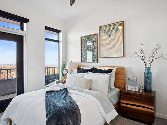 5th image of 3737 Farnam St #403