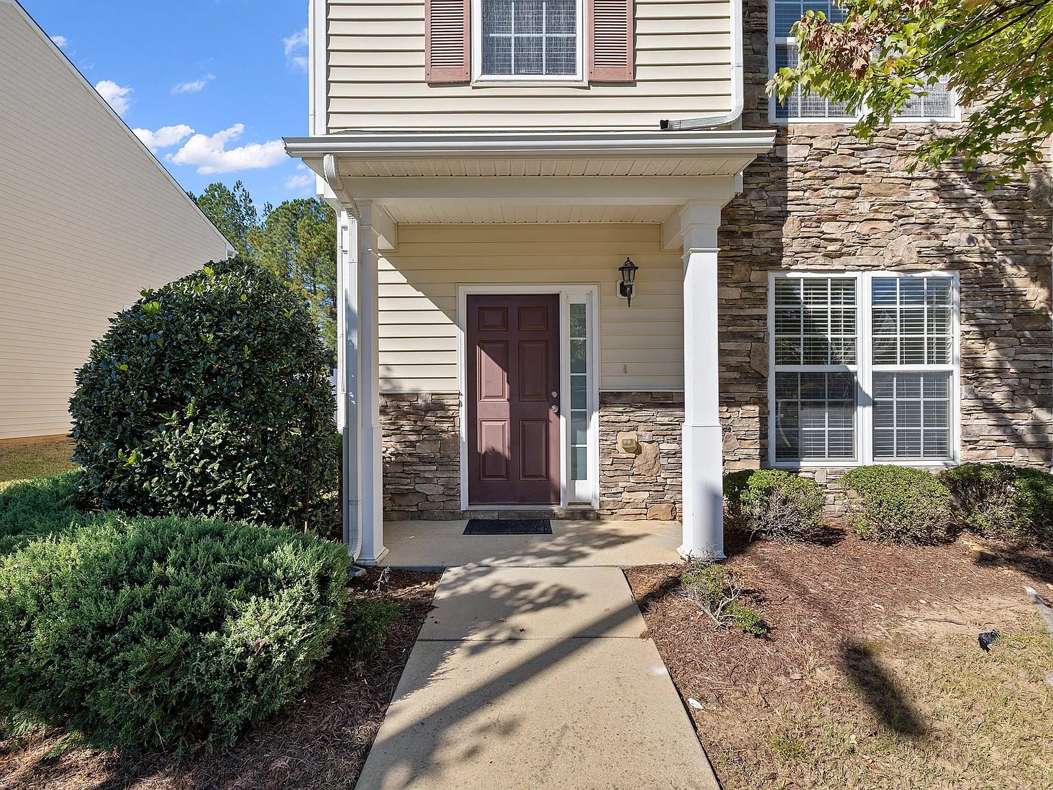 3 bed, 2.5 bath, 1476 sqft, $1,600 — Photo 3