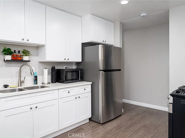 716 N Orange St — Photo 10