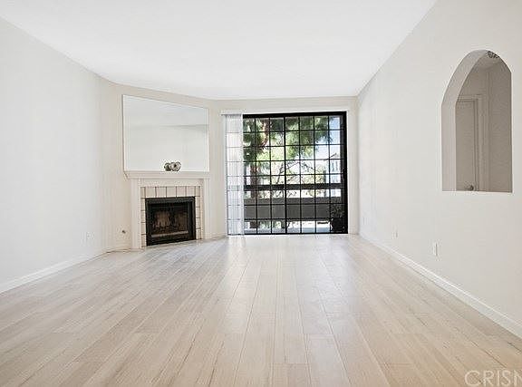 3rd image of 5534 Encino Ave APT 212