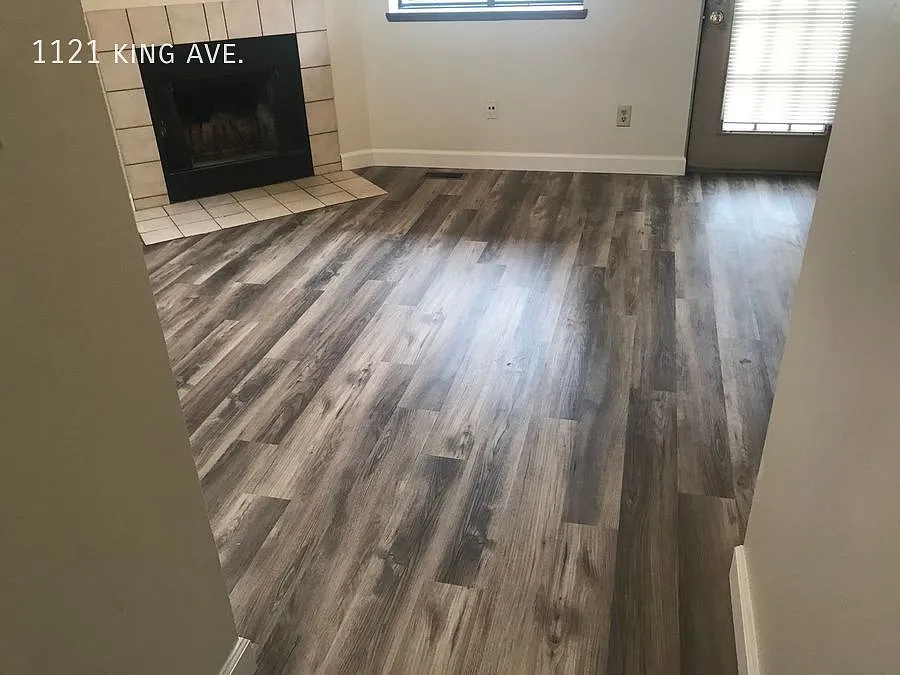 2 bed with finished basement in Grandview — Photo 3