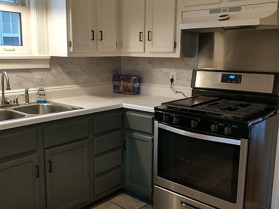 5th image of 321 Whitelaw Ave