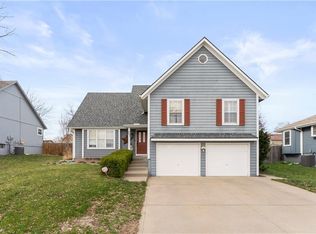 701 NE Ridge Creek Dr, Blue Springs, MO 64014