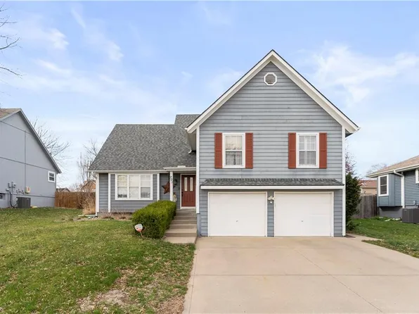 701 NE Ridge Creek Dr, Blue Springs, MO 64014