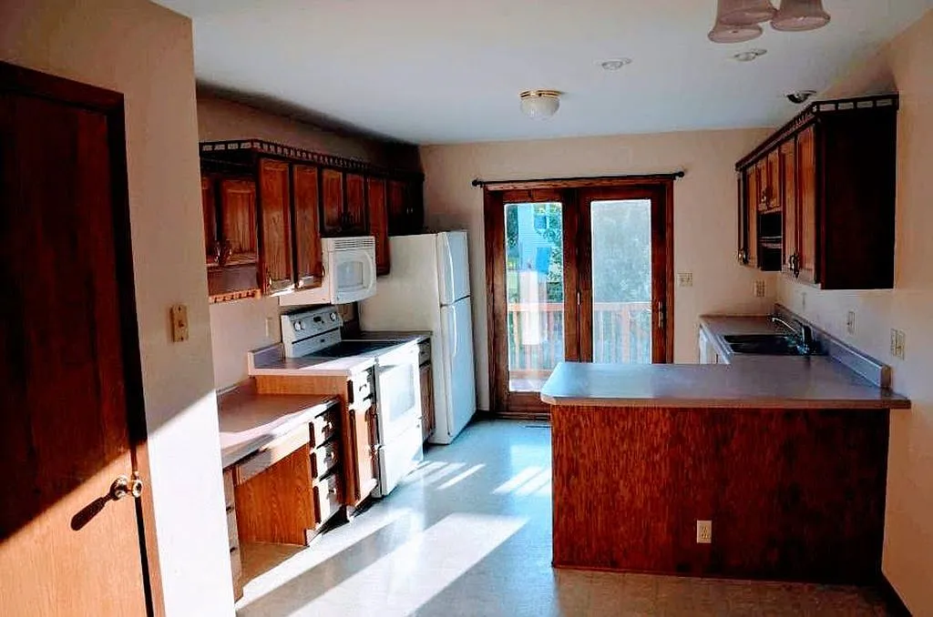 3 bed, 1600 sqft, $1,550 — Photo 4