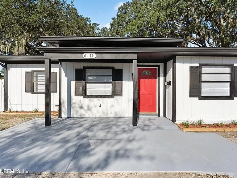 6144 Fordham Cir W — Photo 2