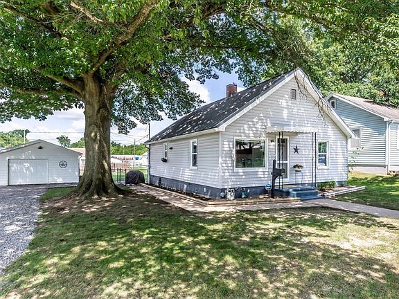 3rd image of 424 N Elm Ave