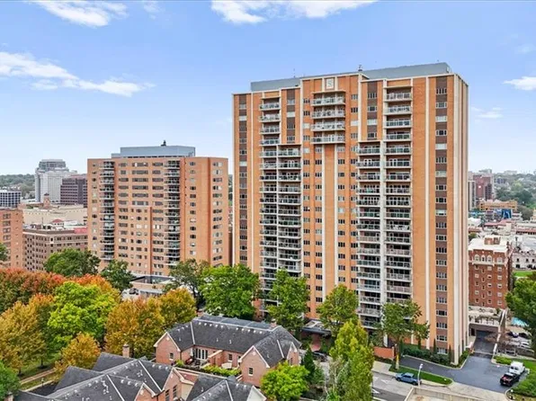 121 W 48th St APT 1504, Kansas City, MO 64112