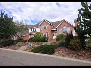 120 Meadow Hills Dr, Richland, WA