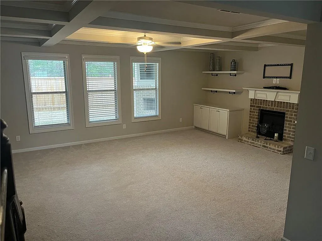 4 bed, 4.0 bath, 2656 sqft, $2,850 — Photo 2