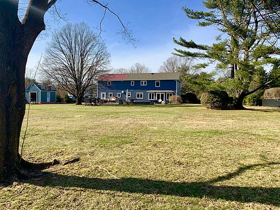 3rd image of 92 Sharon Ln