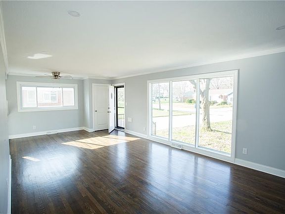3rd image of 529 Woodlane Dr
