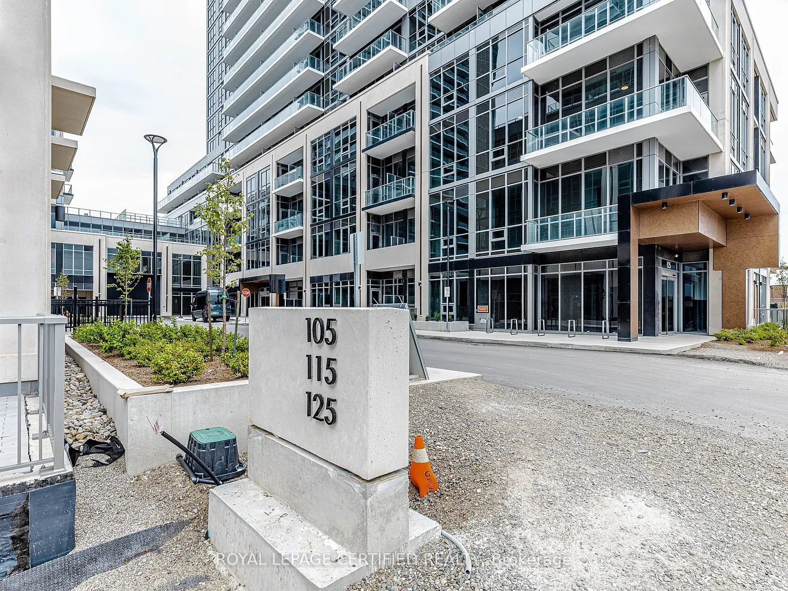 2 bed, $1,900 — Photo 2