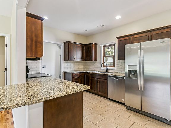 5th image of 609 Russell St