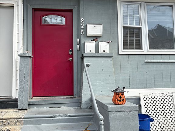 5th image of 225 S 49th St Fl 1