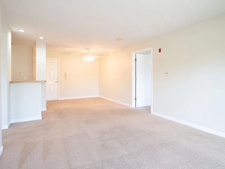 111 E Westplains Rd — Photo 24