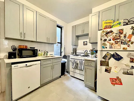 Rented by Parlor Real Estate Corp | media 1
