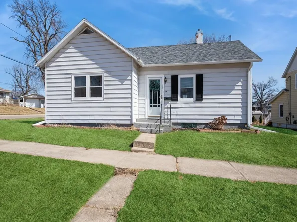 1613 7th Ave, Belle Plaine, IA 52208