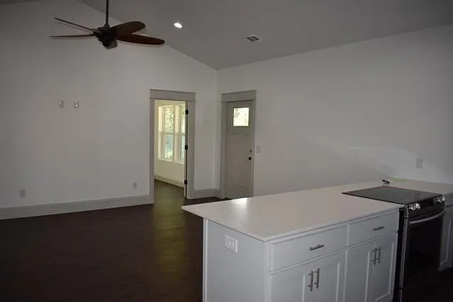 3 bed, 1200 sqft, $1,575 — Photo 4
