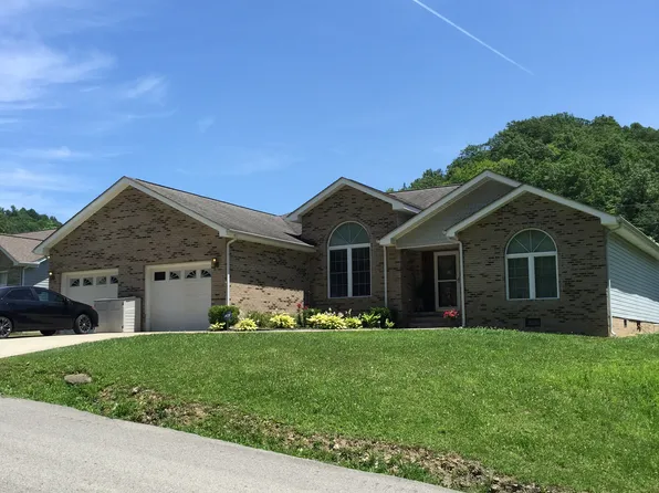 200 Mountain View Dr, Van Lear, KY 41265