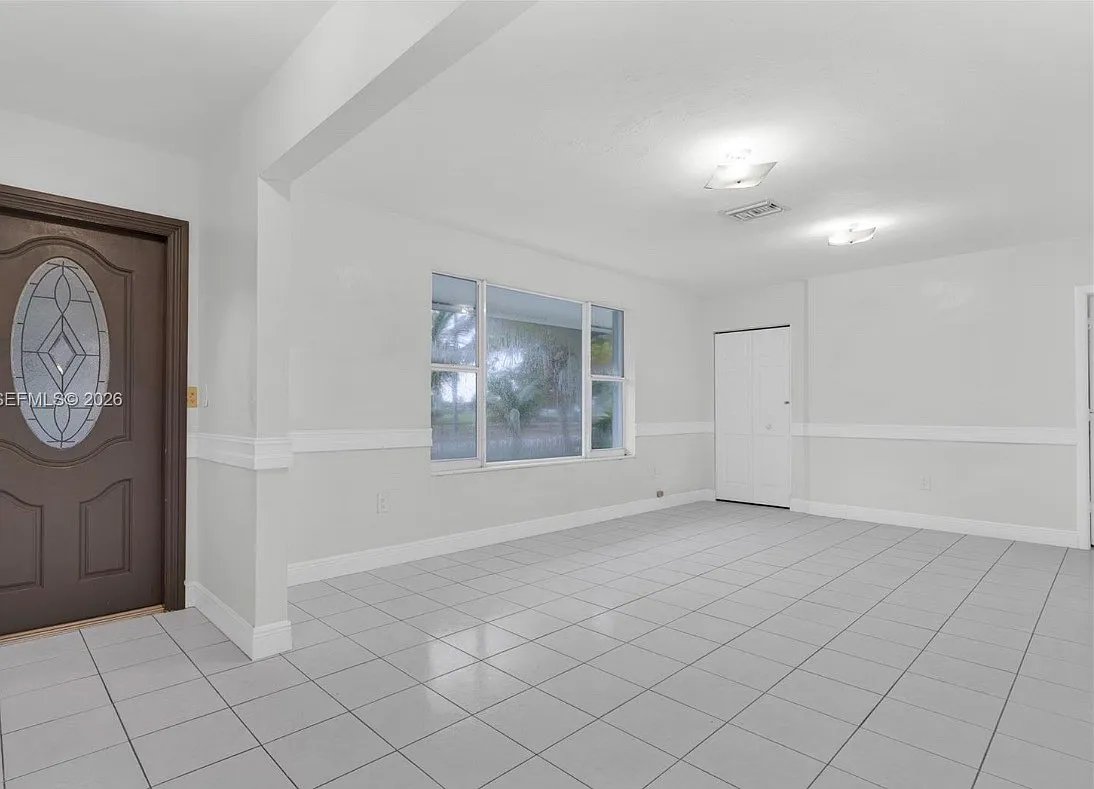 SW 27th Dr, Miami — Photo 4