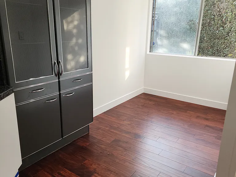 kitchen eating area