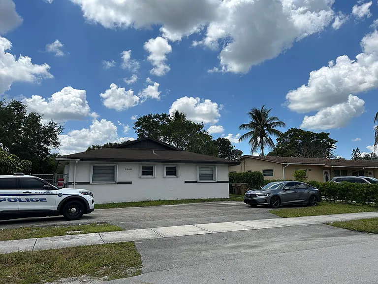 6140 SW 41st Ct #1 — Photo 7