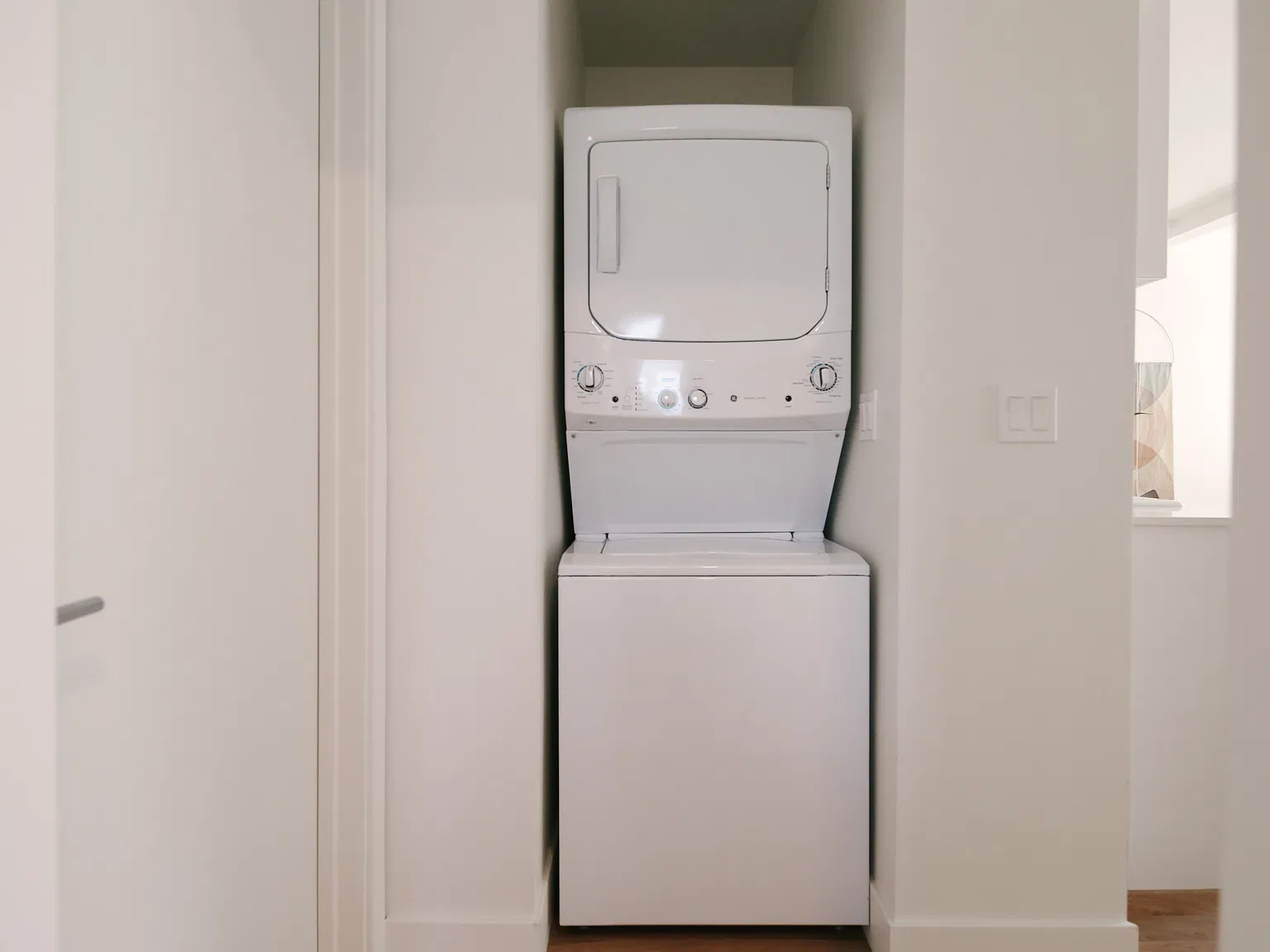 2 bed, 800 sqft, $3,800 — Photo 4