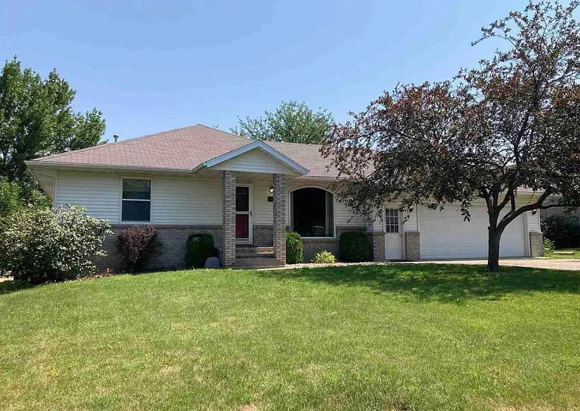 4 bed, 2448 sqft, $2,200 — Photo 1