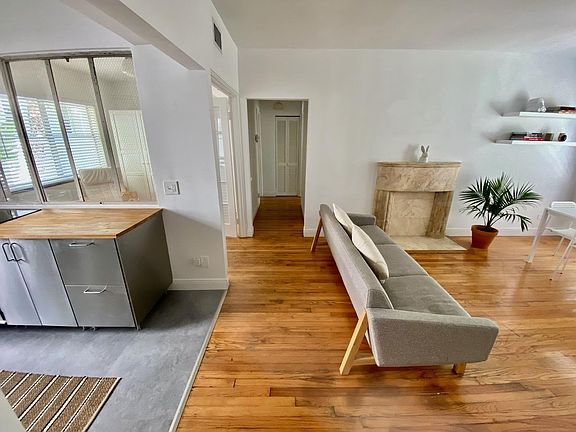 5th image of 1521 Meridian Ave APT 202