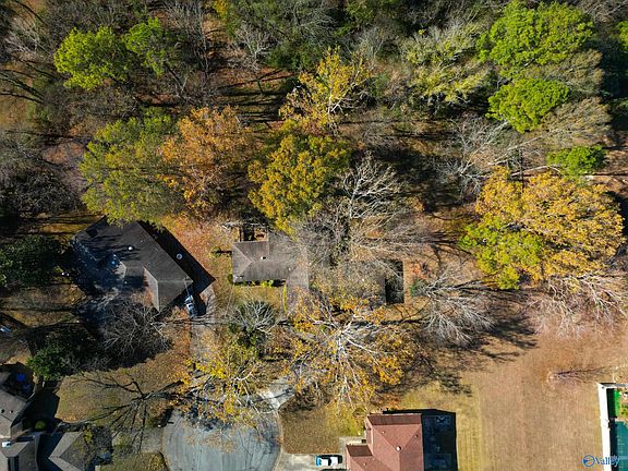 2nd image of 1904 Willow Park Ct SE