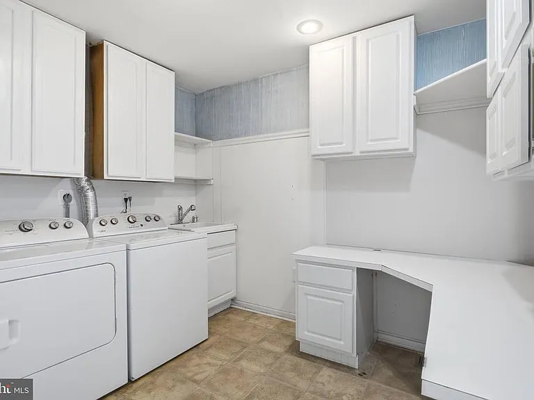 9369 Tovito Dr — Photo 28