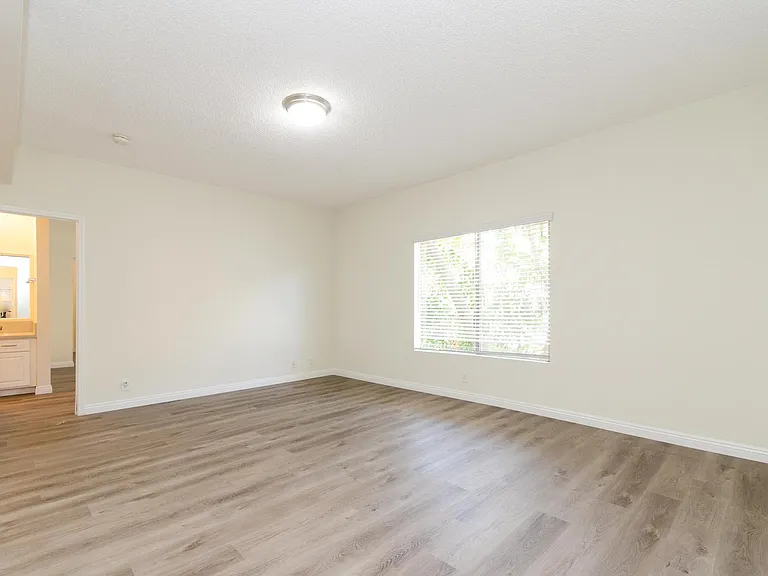 1939 Beloit Ave #103 — Photo 7