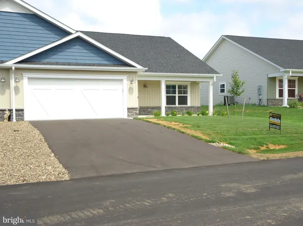 224 Dripping Spring Dr, Hedgesville, WV 25427