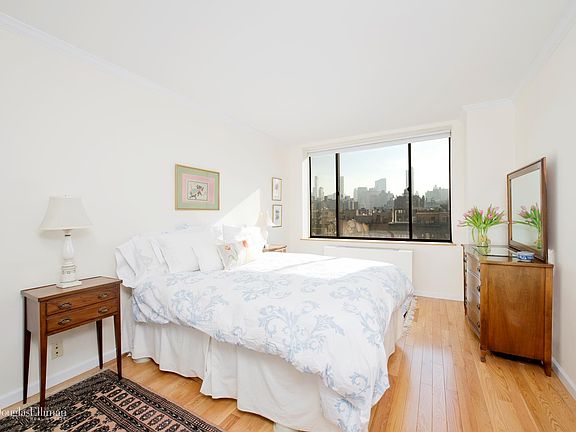 2nd image of 130 W 79th St APT 6A