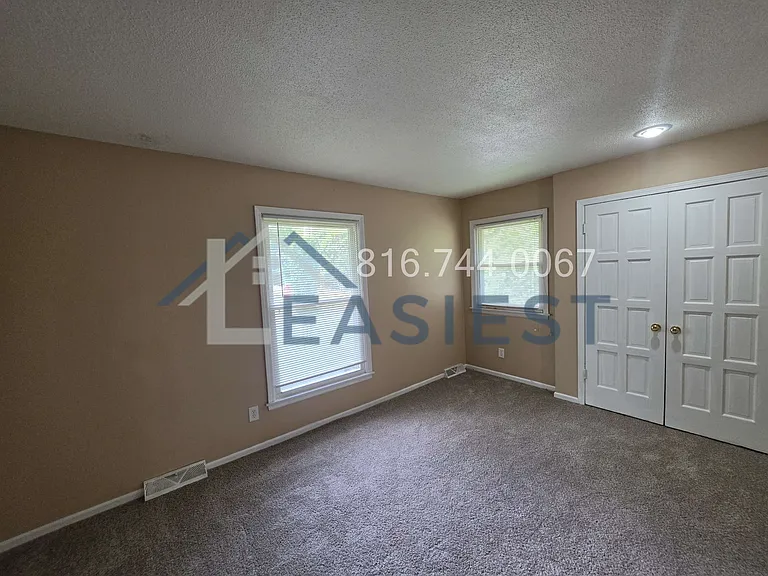 11335 E 72nd St — Photo 12
