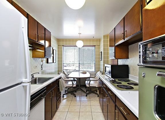 5th image of 6833 N Kedzie Ave APT 104