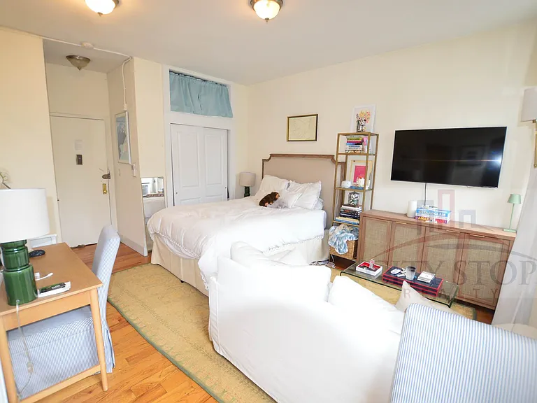 101 W 77th St #33 — Photo 2