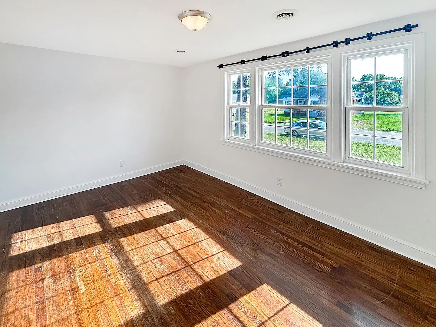 Comfortable 2-Bedroom Henrico Home — Photo 3