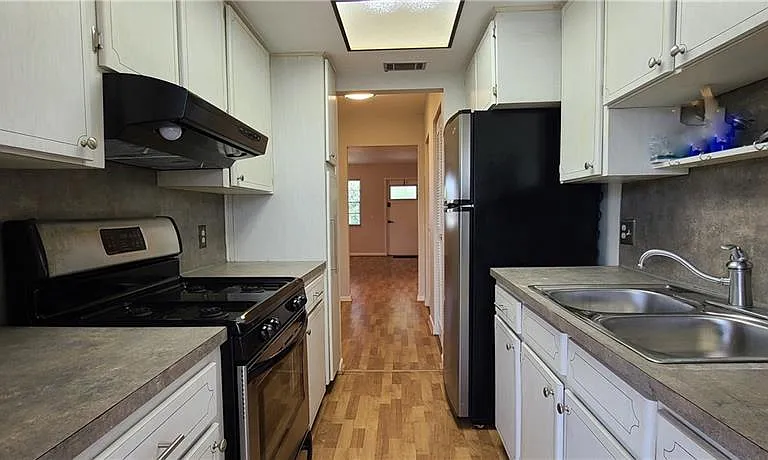 911 Washington Ave #305 — Photo 5