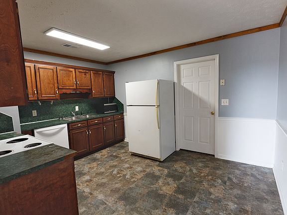 3rd image of 518 Jones Rd #A