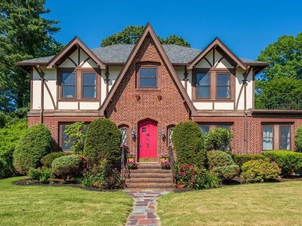 664 W Roxbury Pkwy, Roslindale, MA 02131