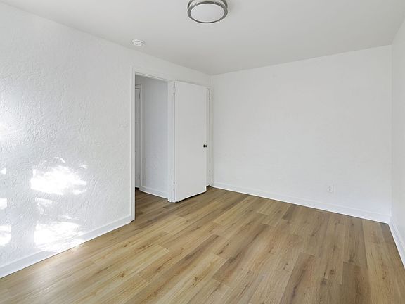4th image of 330 Greenlee Rd #20