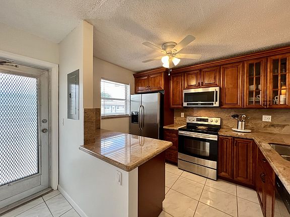 2nd image of 209 Oxford Pl #500