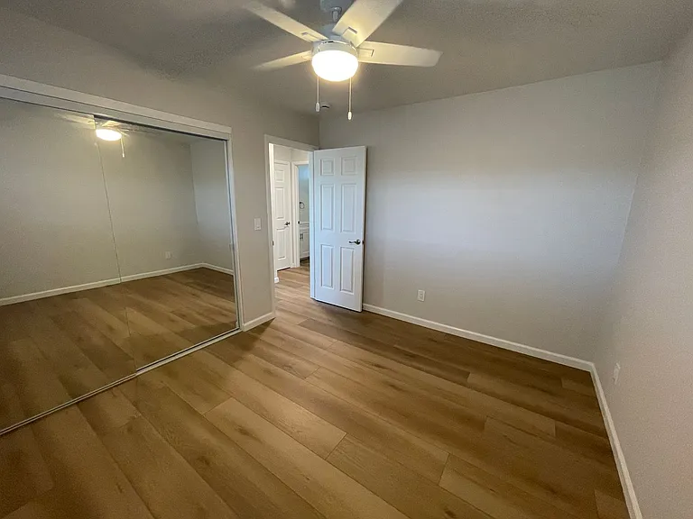 Manzanita — Photo 10