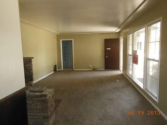 3rd image of 1039 E Vine Ave